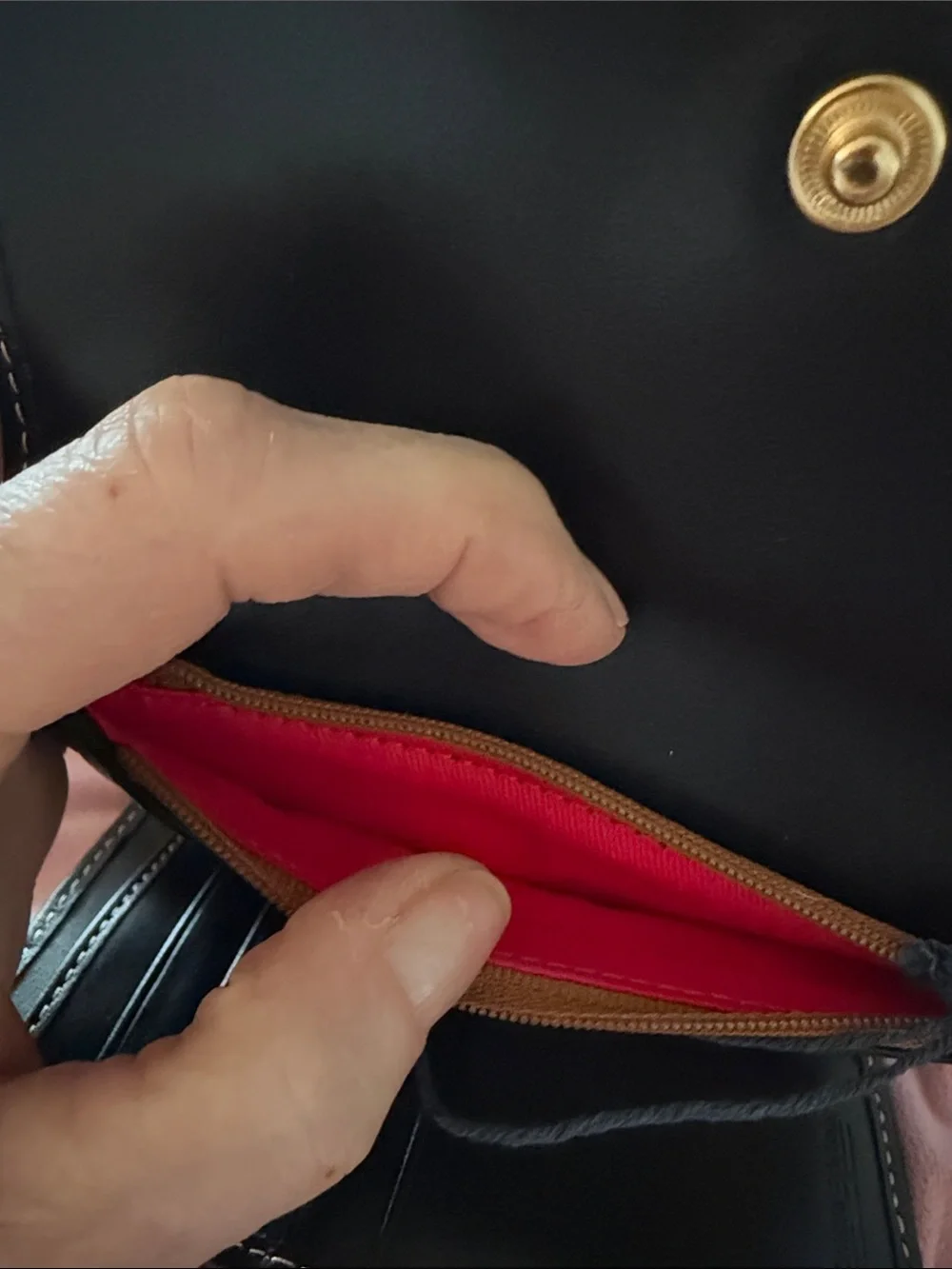 NWT Dooney & Bourke Luca Smooth Black Genuine Leather Flap Wallet – Red Interior